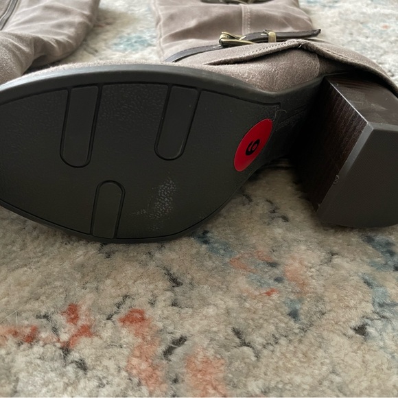 Size 6 Tan Boots - Picture 2 of 2